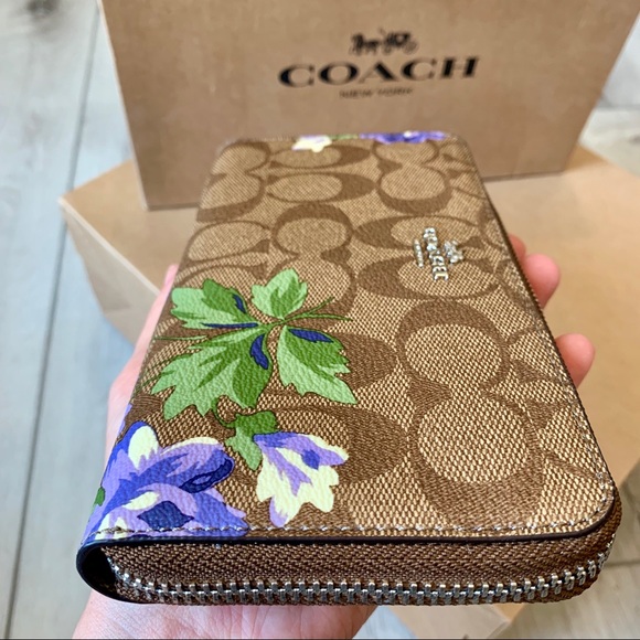 Coach Signature Lily Accordion Zip Wallet - Picture 3 of 7